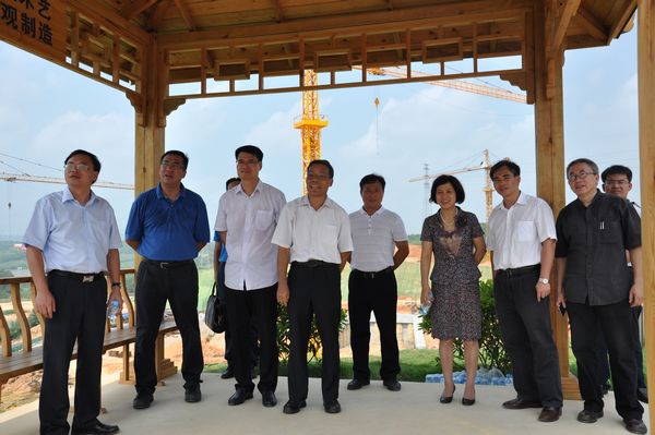 集團公司董事長、黨委書記金寧運蒞臨百色干部學院項目視察指導工作