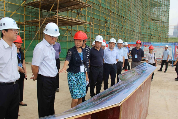 自治區副主席黃俊華到廣西醫科大學東盟國際口腔醫學院考察調研