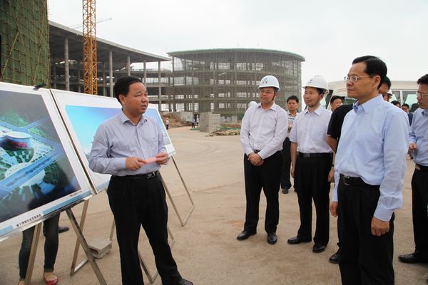 自治區(qū)主席陳武視察公司南寧市博物館工程項目
